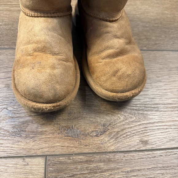 UGG Girls Short Chestnut Brown Pull-On Boots, Size 2, Fair Condition, Winter - Picture 3 of 12